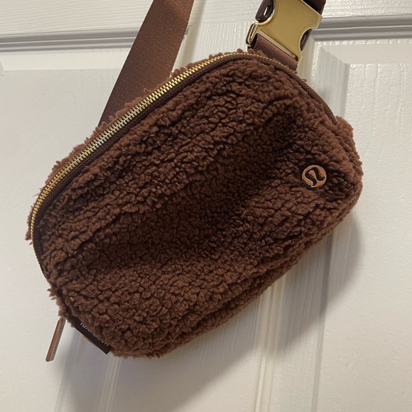 lululemon athletica Handbags - NWOT Lululemon belt bag fuzzy